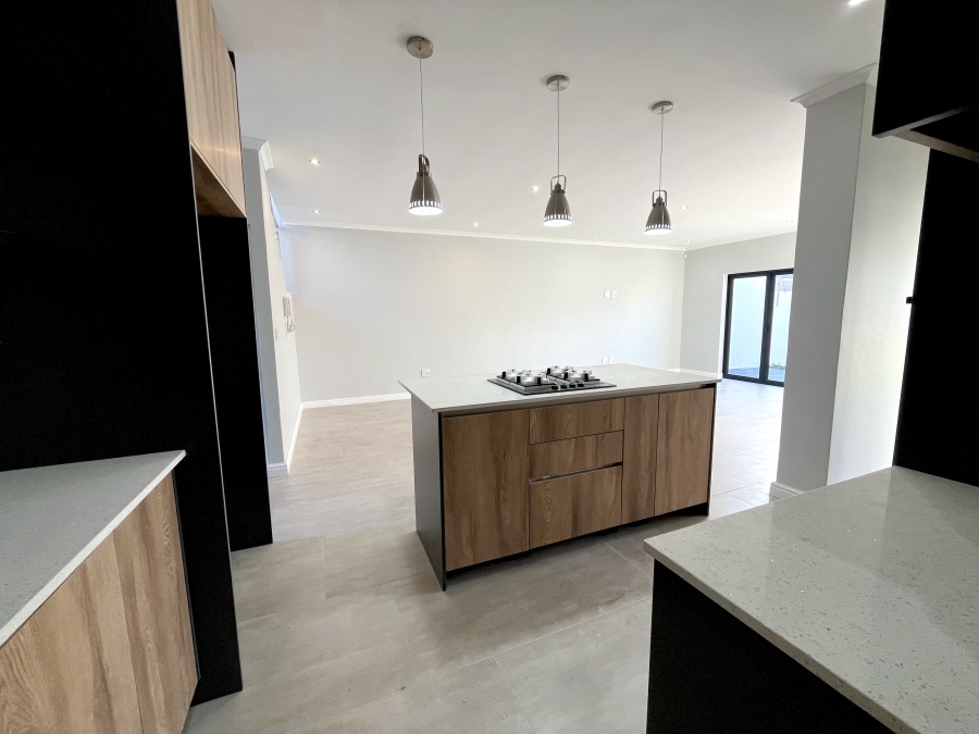 To Let 4 Bedroom Property for Rent in Sandown Western Cape